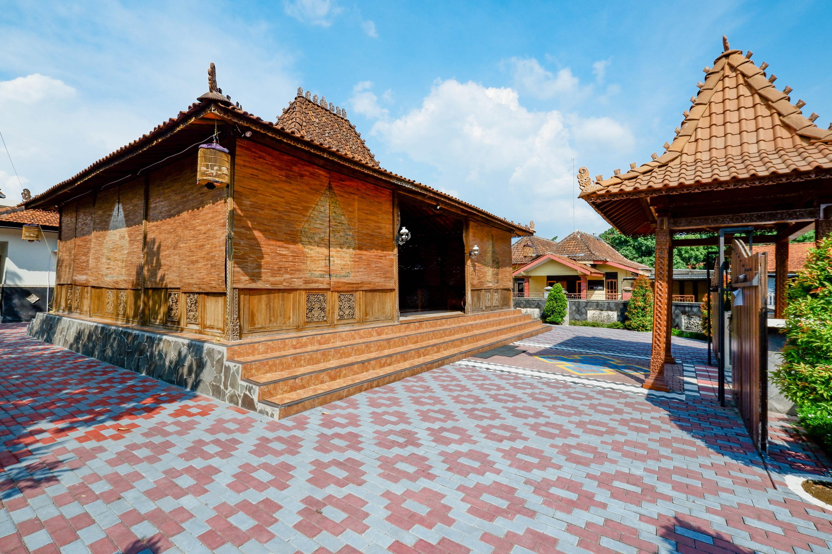 Oyo 2327 Pagsis Village Klaten Esterno foto